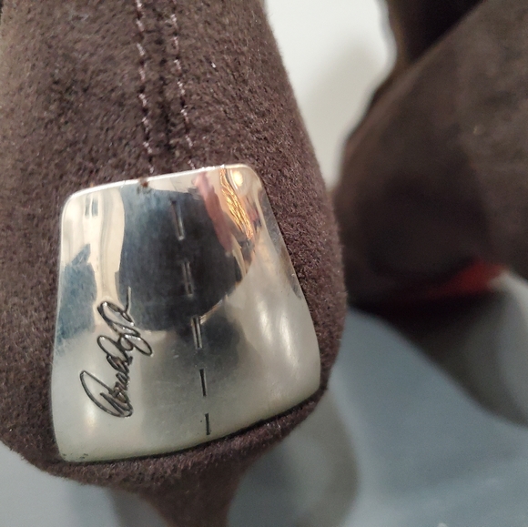 DONALD PLINER CHOCOLATE SUEDE LEATHER BOOTS. 6.5 - Picture 10 of 16